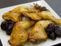 Cuixa de pollastre de pagès amb prunes i pinyons